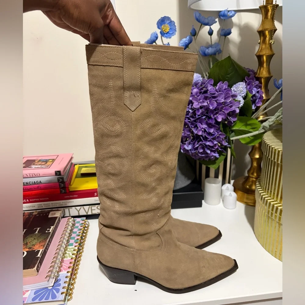 Zara Women’s Knee-High Suede cowboy Boots in Tan